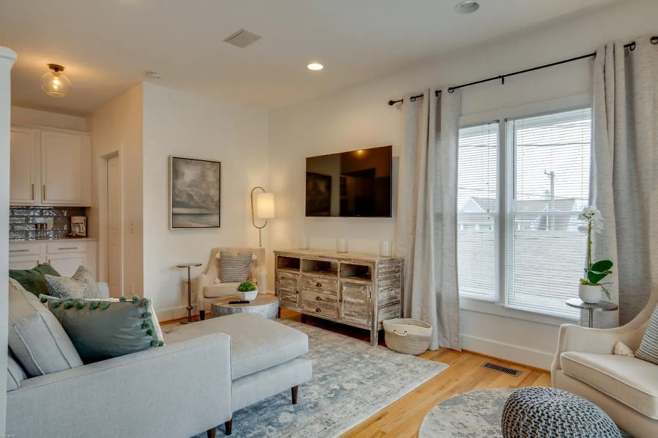 Skyline Views From Shelby With Wifi, Fully Furnished, Pet Friendly & In Unit Laundry location