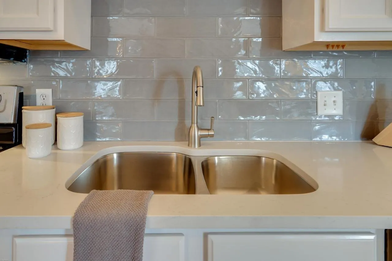 Holiday home Skyline Views From Shelby With Wifi, Fully Furnished, Pet Friendly & In Unit Laundry Villa Nashville